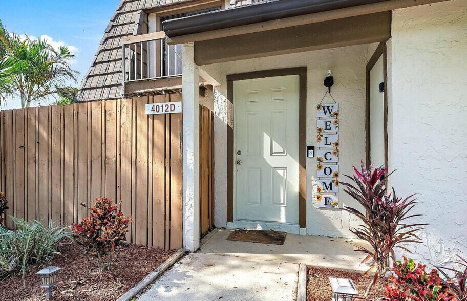 Building Photo - 4012 Palm Bay Cir