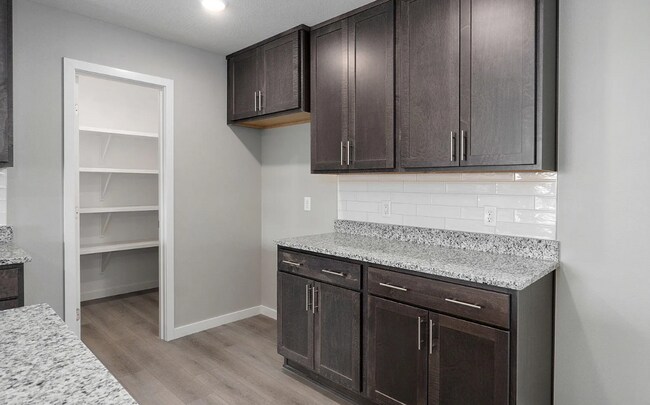 Building Photo - Like New 3 Bedroom Home - Hills of Olde Savannah