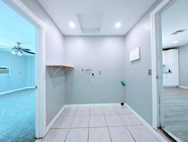 Building Photo - 4 bed with Dual master bedrooms and Solar ...