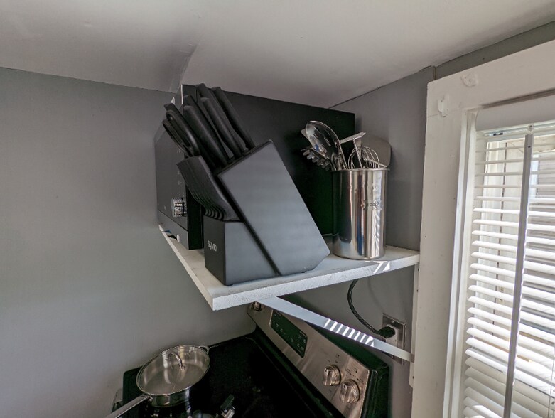 Building Photo - 146 2nd St