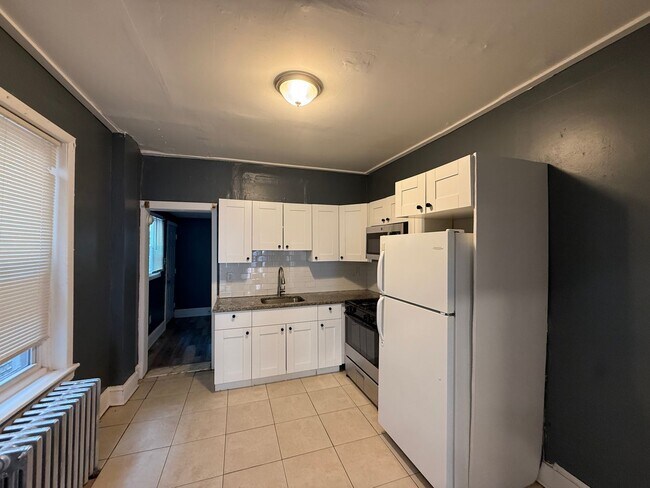 Building Photo - Beautiful 3BR Port Richmond Townhome