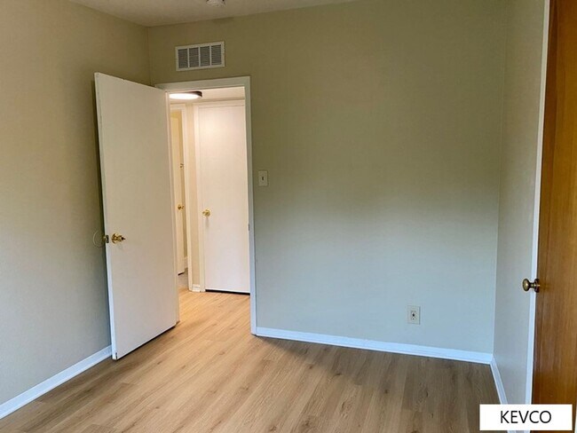 Building Photo - Ranch Style Across the Street from CSU!