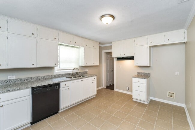 Building Photo - 620 5th Ave SW