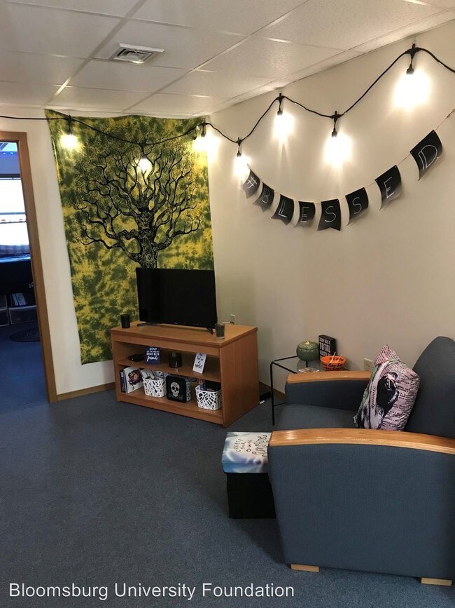 Building Photo - 100 S Penn St