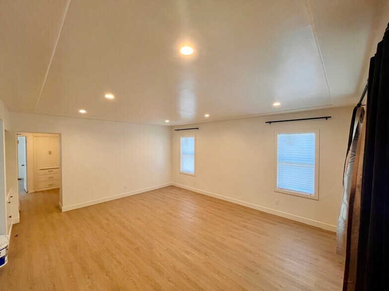 Building Photo - 339 S Chandler Ave
