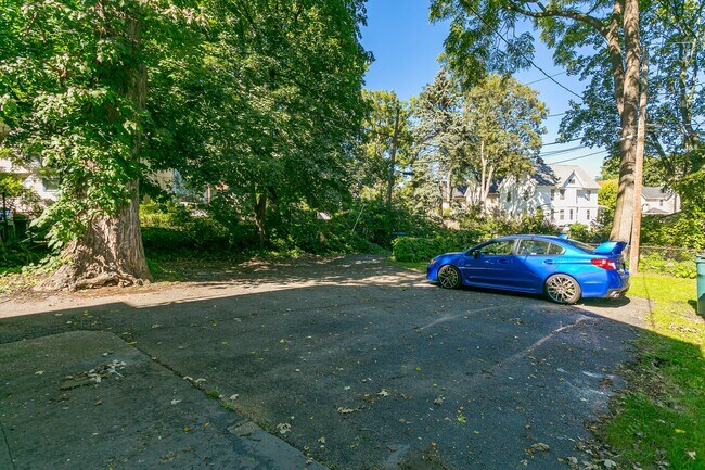 Building Photo - 284 Pearl St