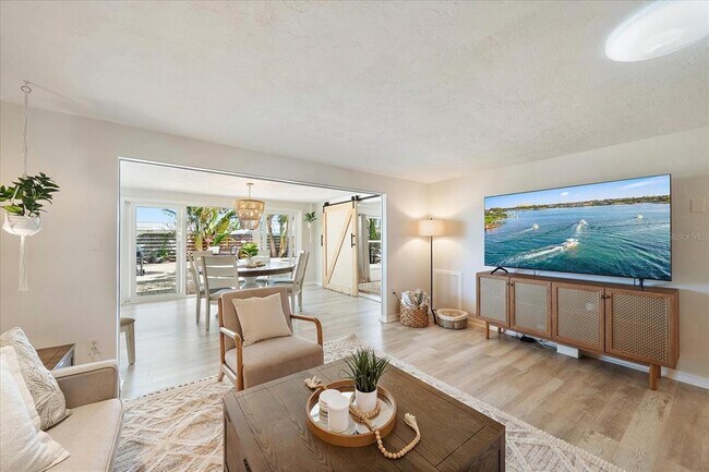 Building Photo - 2650 Leafy Ln