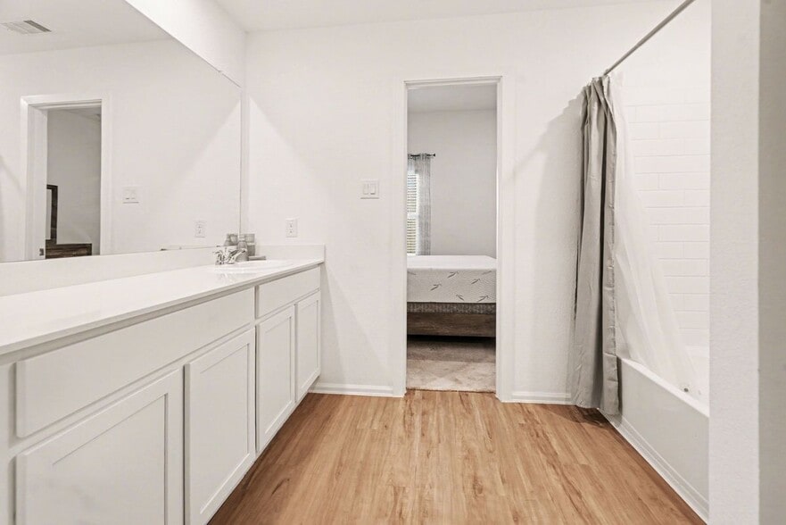 Building Photo - 9502 Brookside Point Dr