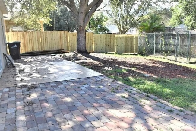 Building Photo - 12743 Woodbury Oaks Dr