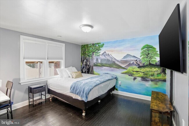 Building Photo - 1058 St Joseph St