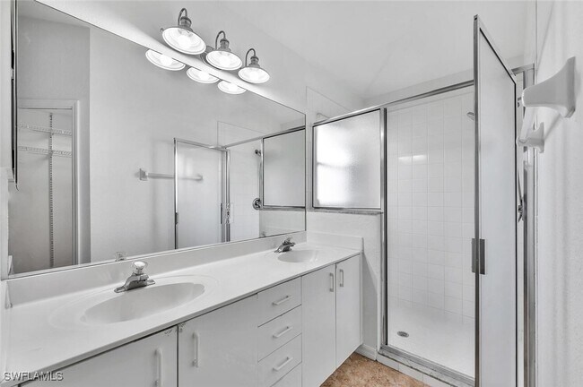 Building Photo - 1094 Grove Dr