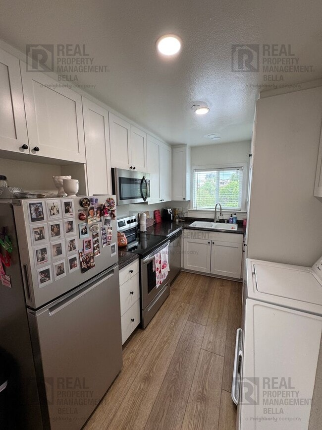 Building Photo - Charming 2-Bed, 2-Bath Condo in the Heart ...