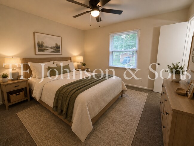 Building Photo - Charming 4 Bedroom Ranch with Fenced Yard and Hardwood Floors