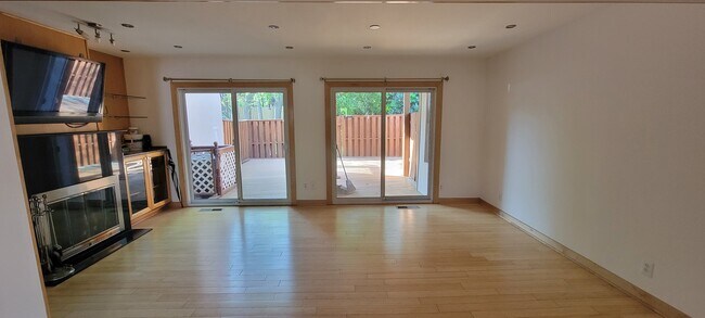 View to fully fenced back yard - 1632 Valencia Way