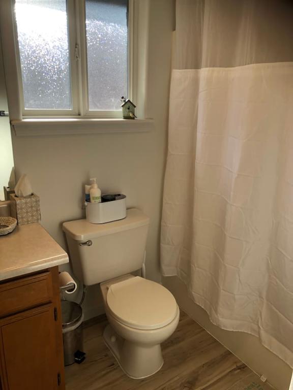 Building Photo - 525 Primrose Dr