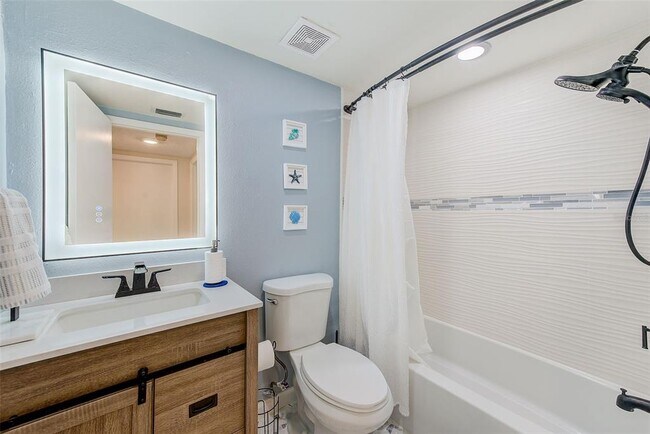Building Photo - 557 Pinellas Bayway S