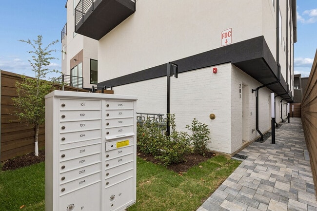 Building Photo - 4739 Gretna St