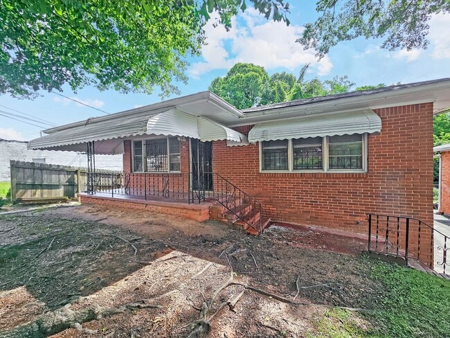 Building Photo - 4-Bedroom Ranch in the Heart of Atlanta – ...