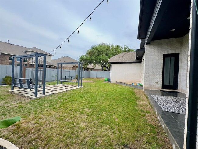 Building Photo - 3020 Desert Shade Bnd