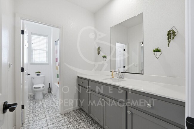 Building Photo - 2532 Eastridge Dr