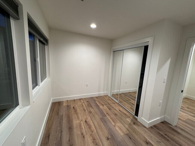 Building Photo - 114 E Prentiss St