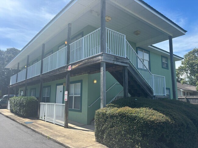 Building Photo - 567 Florosa Ct