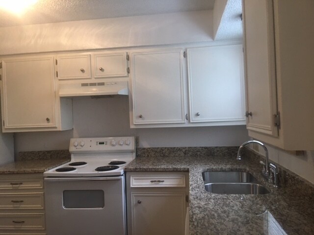 Building Photo - Beautiful 2 Bedroom Duplex in Arlington