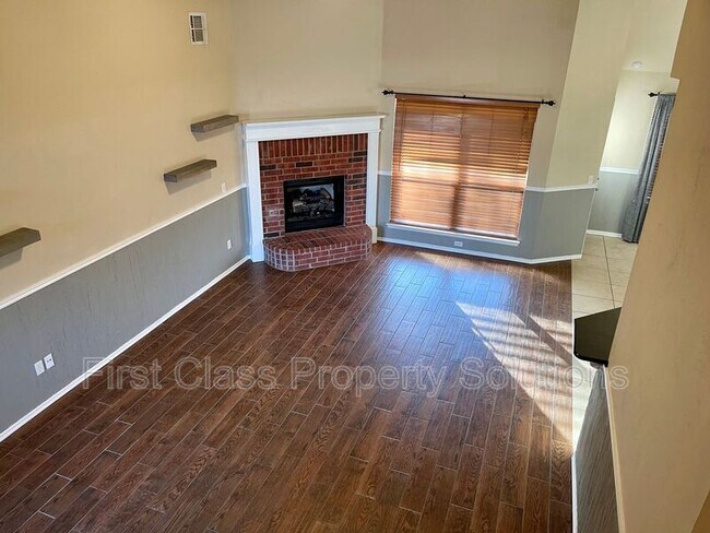 Building Photo - 917 Renita Way