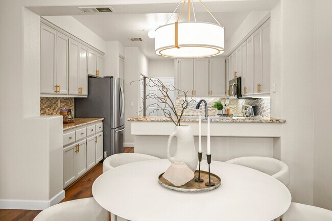 Building Photo - Bright and Spacious, 2BD/2.5BA, Two-Story Condo in Oak Creek in San Ramon- Available NOW!