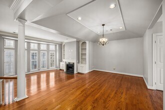 Building Photo - 2433 Quenby St
