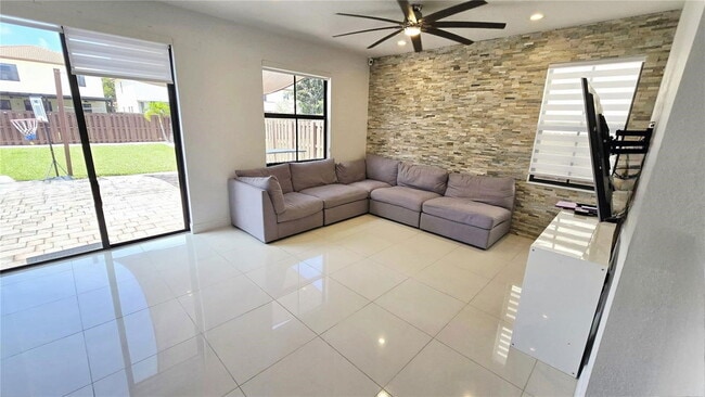 Building Photo - 10032 NW 87th Terrace