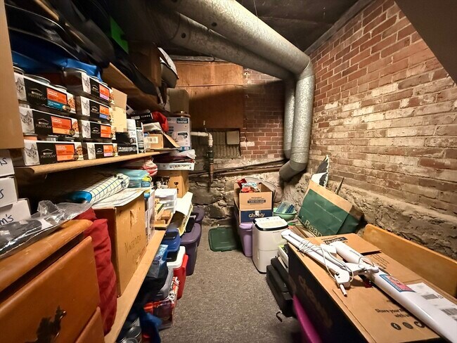 Building Photo - 69 Seaverns Ave