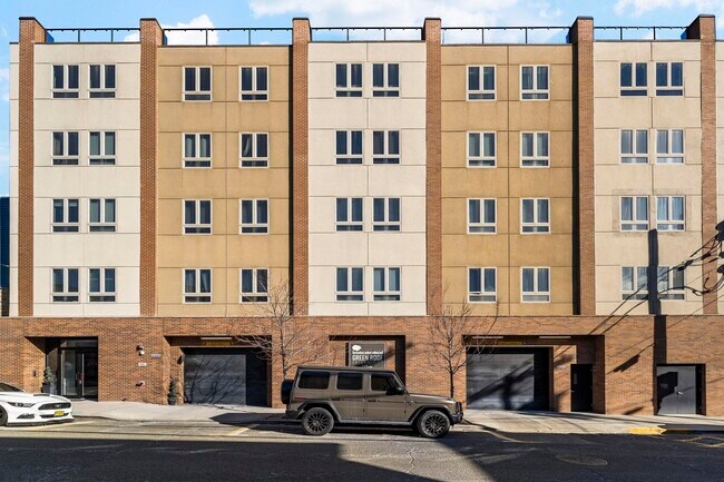 Primary Photo - 62-68 69th St