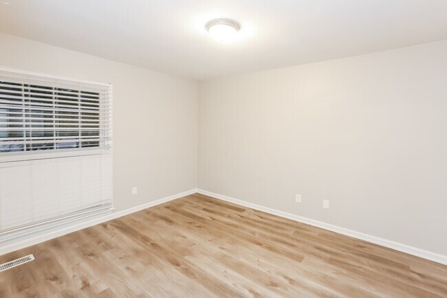 Building Photo - 7115 Casual Corner Ln