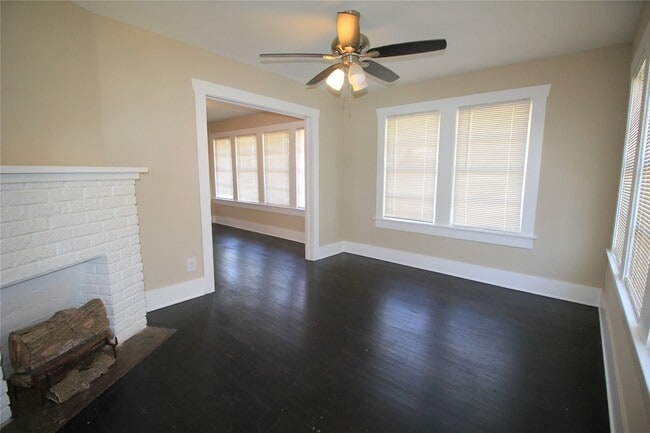 Building Photo - 2616 Oakcliff St