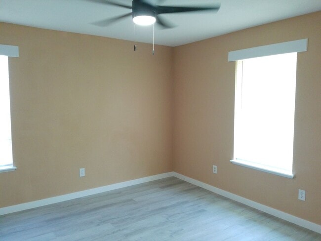 Building Photo - 3617 Crestbrook Ct