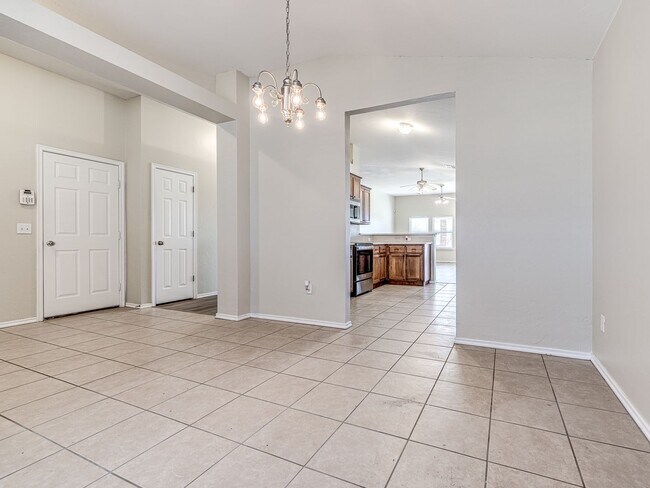 Building Photo - Updated home in Edmond + 3 bed + 2 bath