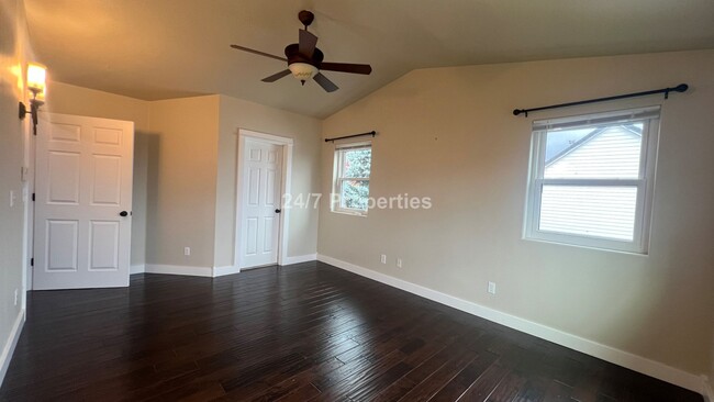 Building Photo - Large 3BD I 2.5BA Sherwood Home - Bonus Room!