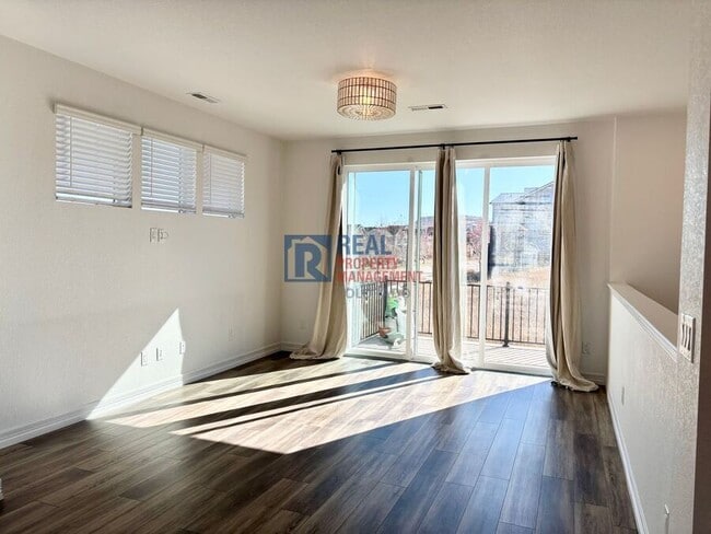 Building Photo - 4255 Cyan Cir