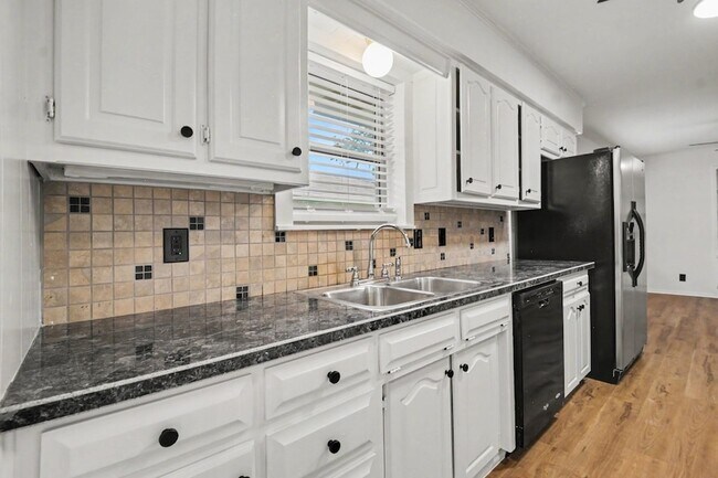 Building Photo - 3407 Tipps Dr