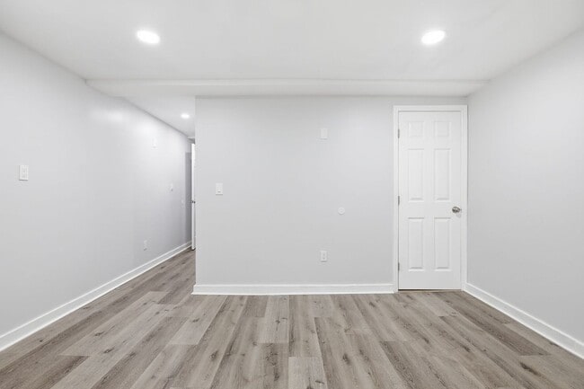 Building Photo - 2336 Clifton Ave