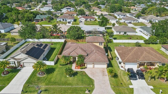 Primary Photo - 1425 SW Oriole Ln