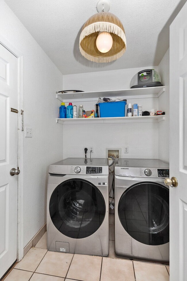 Building Photo - "3-Bedroom, 2-Bathroom Solar Home with a Pool in Mesa Del Sol!"