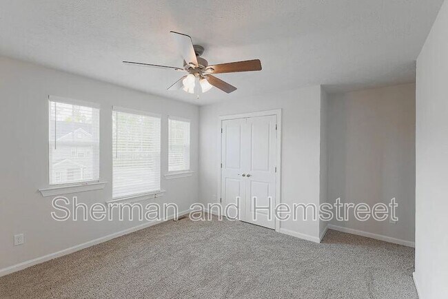 Building Photo - 2035 Lotus Dr