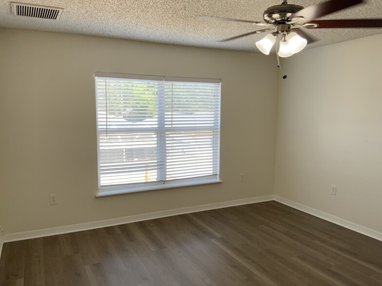 Building Photo - 4618 Newbourne Way
