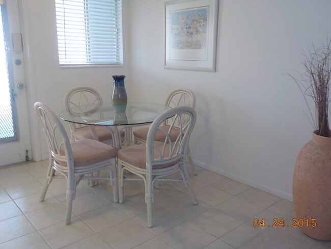 Building Photo - 100 The Esplanade S