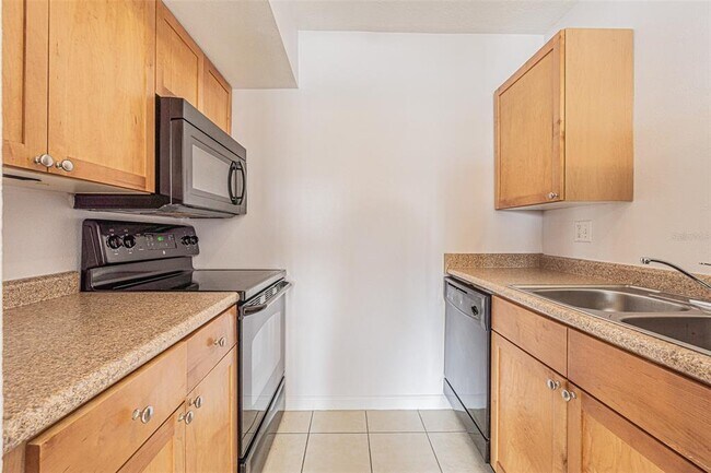 Building Photo - 190 Pompano Dr SE