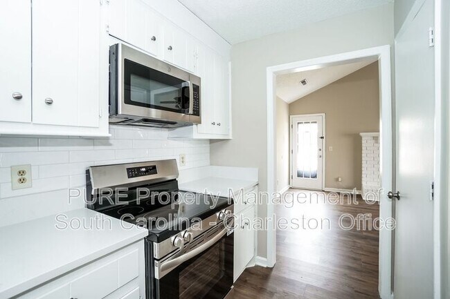 Building Photo - 9506 S Cardinal Dr