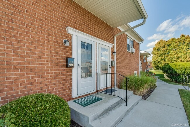 Building Photo - 23 Alpine Dr