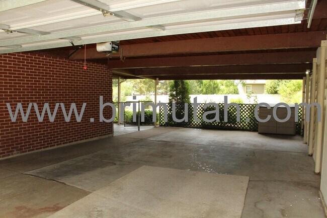 Building Photo - 4192 S Holloway Dr